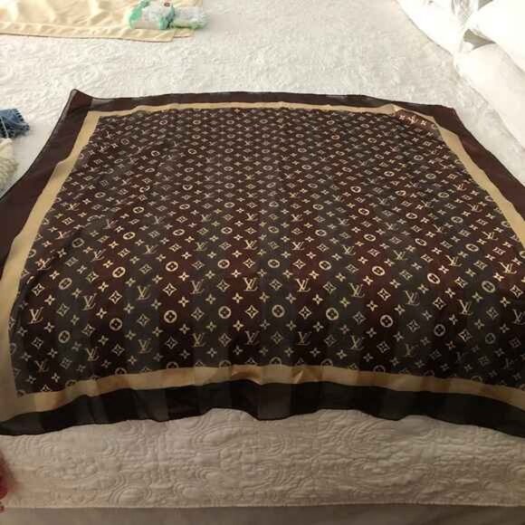 Vintage LV 100% Silk Scarf 38”x38” Large Made in France - Picture 1 of 13